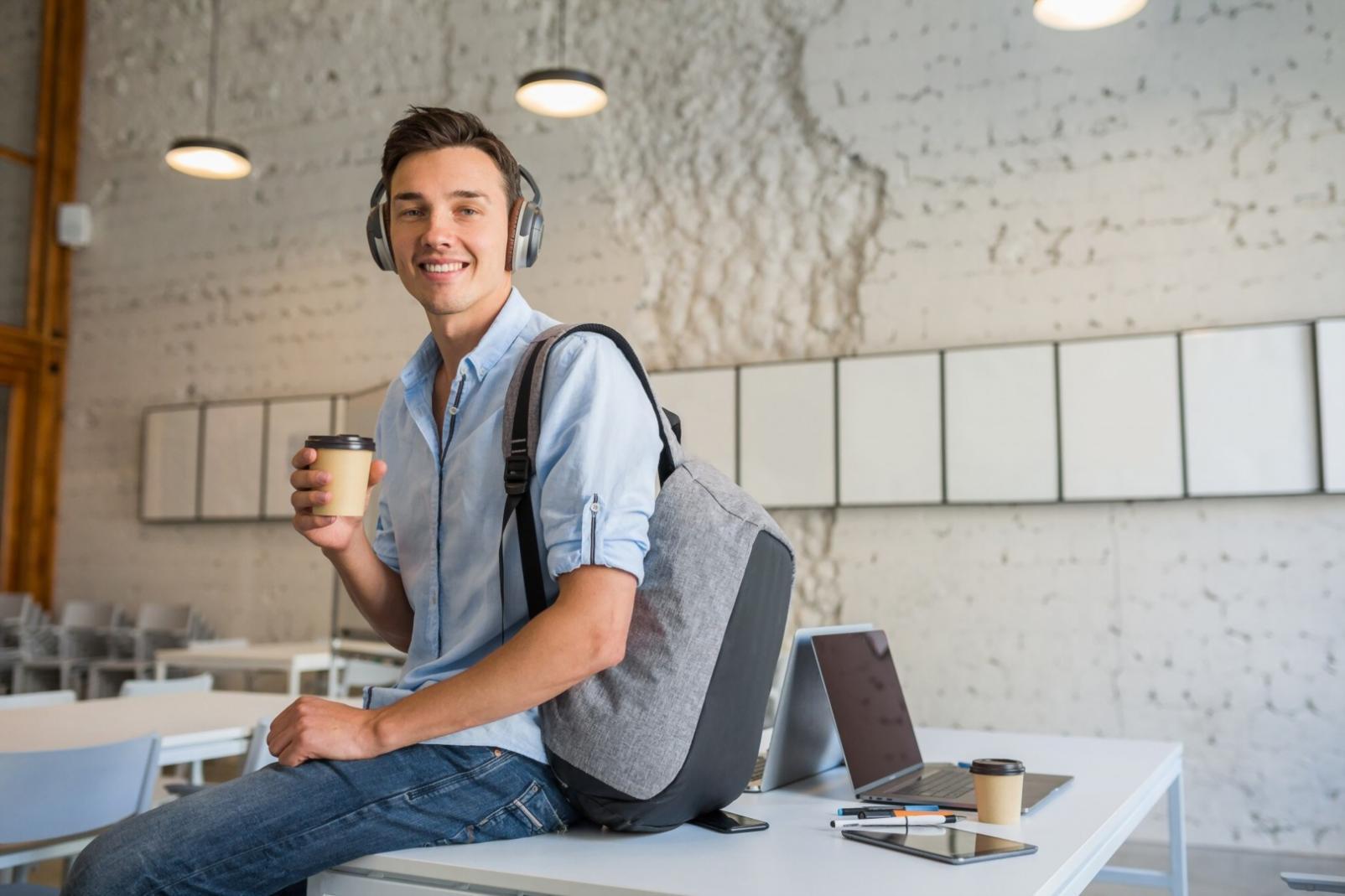 Environnement d'apprentissage moderne avec outils numériques pour la formation professionnelle